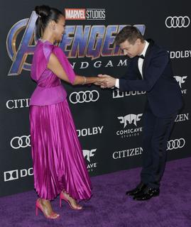 Zoe Saldana feet photo thumbnail