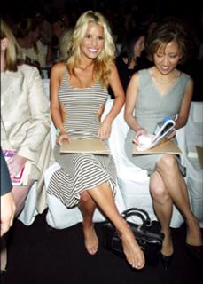 Jessica Simpson feet photo thumbnail