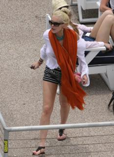 Lindsay Lohan feet photo thumbnail