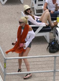 Lindsay Lohan feet photo thumbnail