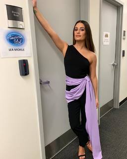 Lea Michele feet photo thumbnail