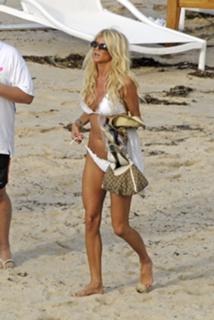 Victoria Silvstedt feet photo thumbnail