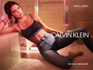 Kendall Jenner feet photo thumbnail