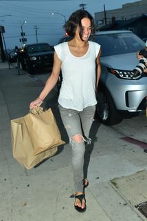Michelle Rodriguez feet photo thumbnail