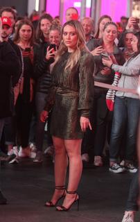 Hilary Duff feet photo thumbnail
