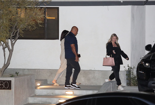 Selena Gomez feet photo thumbnail