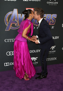 Zoe Saldana feet photo thumbnail