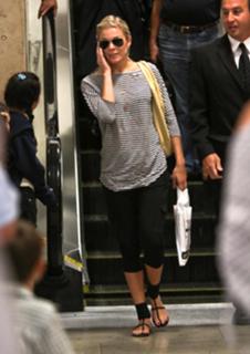 LeAnn Rimes feet photo thumbnail