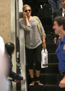 LeAnn Rimes feet photo thumbnail