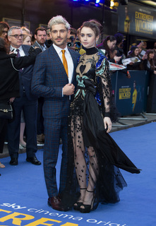 Lily Collins feet photo thumbnail
