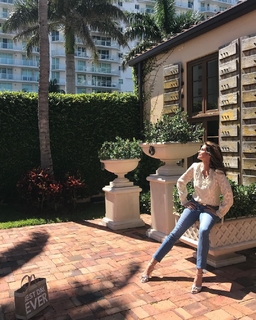 Cindy Crawford feet photo thumbnail