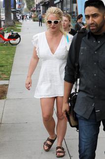 Britney Spears feet photo thumbnail