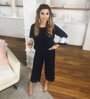 Courtney Khondabi feet photo thumbnail