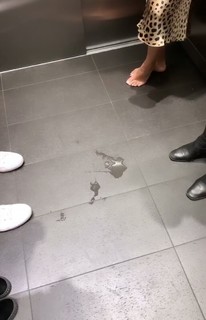 Selena Gomez feet photo thumbnail