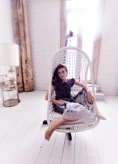 Keira Knightley feet photo thumbnail