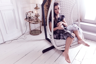 Keira Knightley feet photo thumbnail