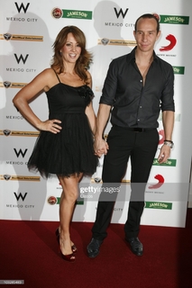 Andrea Legarreta feet photo thumbnail