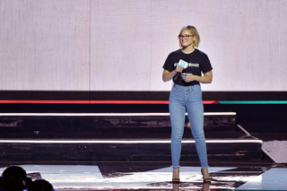 Olivia Holt feet photo thumbnail