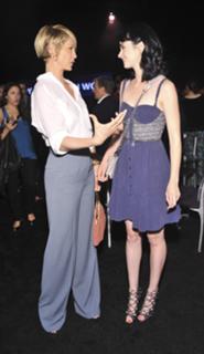 Krysten Ritter feet photo thumbnail
