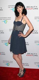 Krysten Ritter feet photo thumbnail