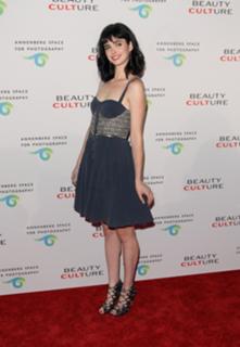 Krysten Ritter feet photo thumbnail