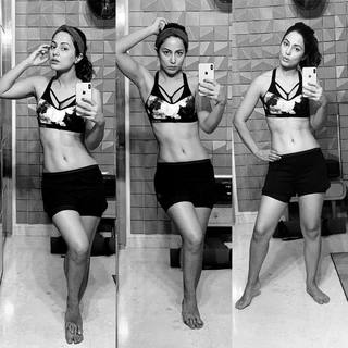 Hina Khan feet photo thumbnail