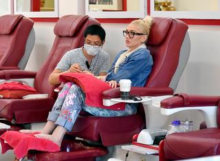 Gwen Stefani feet photo thumbnail