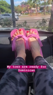 Chelsea Green feet photo thumbnail