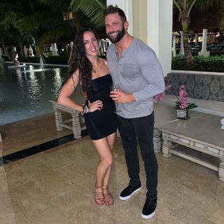 Chelsea Green feet photo thumbnail