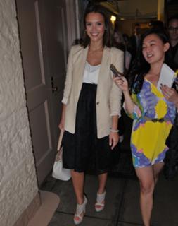 Jessica Alba feet photo thumbnail