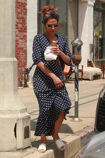 Eva Mendes feet photo thumbnail