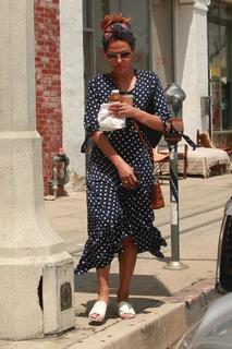 Eva Mendes feet photo thumbnail
