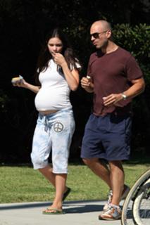 Katharine McPhee feet photo thumbnail