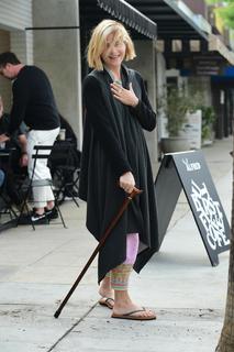 Selma Blair feet photo thumbnail