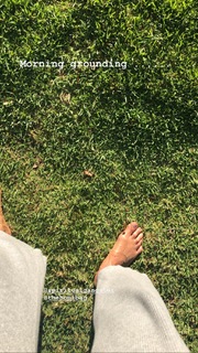 Elle Macpherson feet photo thumbnail