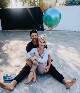 Julianne Hough feet photo thumbnail