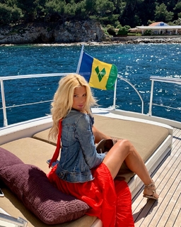 Victoria Silvstedt feet photo thumbnail