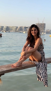 Mouni Roy feet photo thumbnail