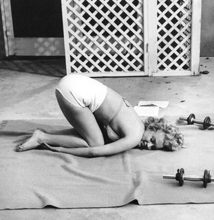 Marilyn Monroe feet photo thumbnail
