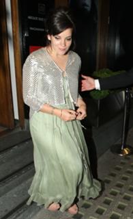 Lily Allen feet photo thumbnail