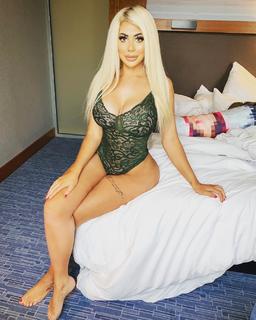 Chloe Ferry feet photo thumbnail