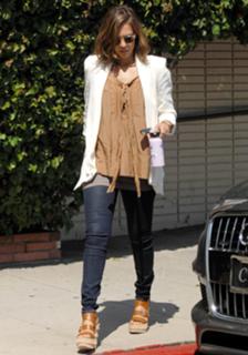 Jessica Alba feet photo thumbnail