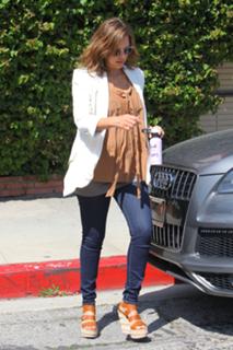 Jessica Alba feet photo thumbnail