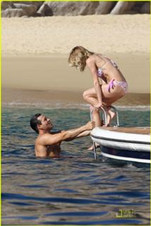 LeAnn Rimes feet photo thumbnail
