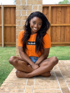 Simone Biles feet photo thumbnail