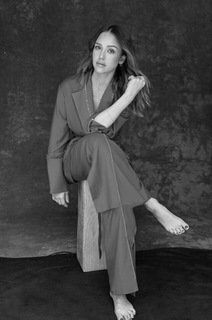 Jessica Alba feet photo thumbnail