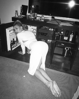 Hailey Bieber feet photo thumbnail