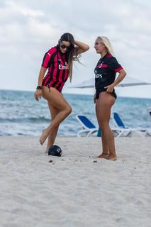 Claudia Romani feet photo thumbnail
