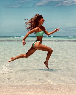 Nina Agdal feet photo thumbnail