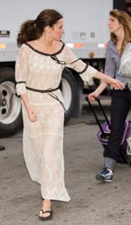 Anna Friel feet photo thumbnail